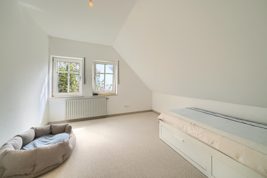 Freistehendes Einfamilienhaus mit Gartenidylle und Wellnessbereich in Dortmund-Lücklemberg - Kinderzimmer 1 Dachgeschoss