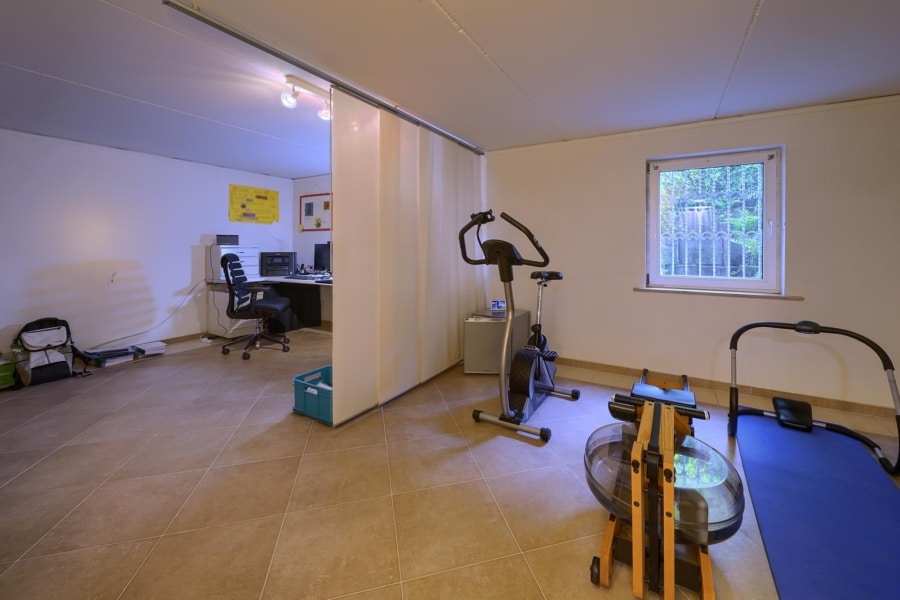 Freistehendes Einfamilienhaus mit Gartenidylle und Wellnessbereich in Dortmund-Lücklemberg - Büro/Gästezimmer Kellergeschoss