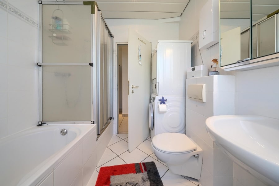 Stilvolles Wohnen in Herdecke-Ende: Helle Eigentumswohnung mit Weitblick - Badezimmer