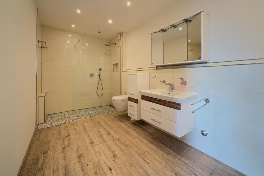 Perfektes Zuhause: 4,5-Zimmer-Eigentumswohnung mit traumhaftem Talblick in Herdecke-Ende - Badezimmer