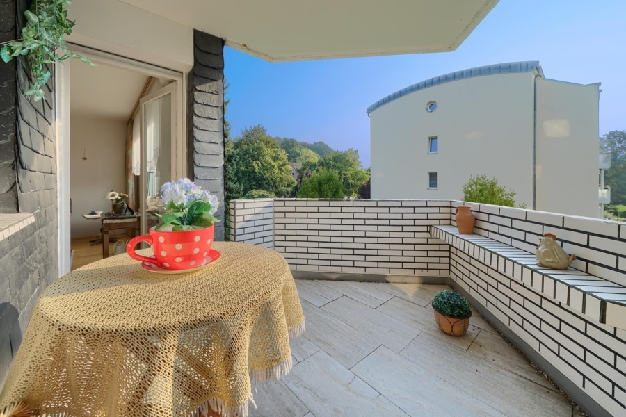 Loggia - Charmante 2,5-Zimmer-Eigentumswohnung mit Tiefgaragenstellplatz in ruhiger Lage von Herdecke-Ende