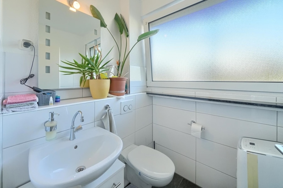 Renditestarkes Investment: Wohn- und Geschäftshaus in Essen-Nordviertel - Beispielwohnung Badezimmer