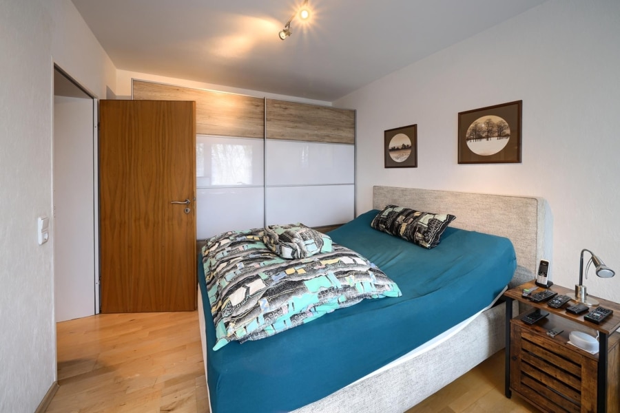 Investment-Chance: Sonnige 2-Zimmer-Eigentumswohnung mit Loggia in Herdecke am Schraberg - Schlafzimmer