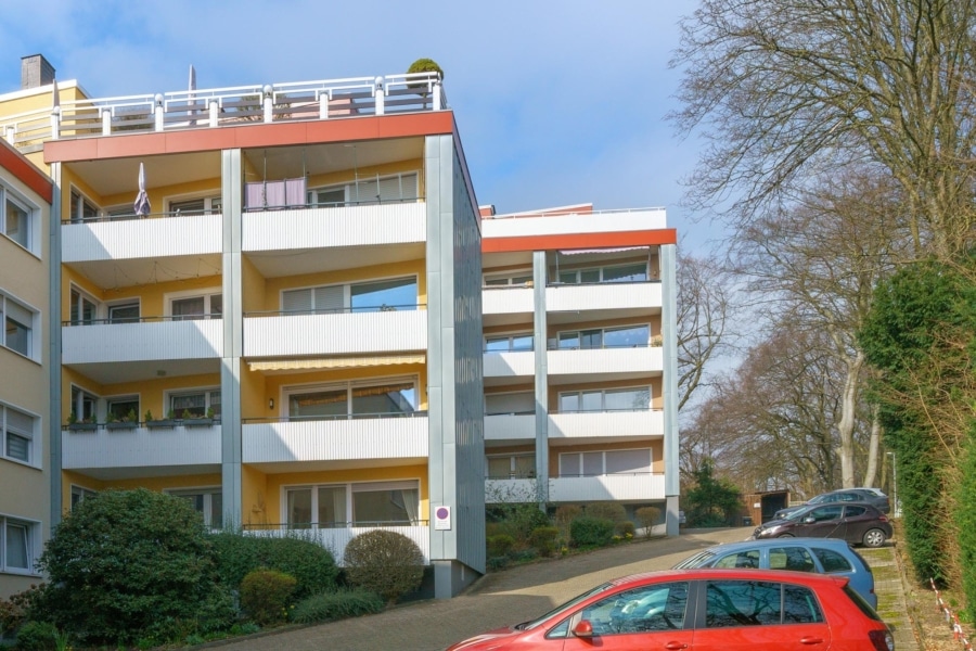 Investment-Chance: Sonnige 2-Zimmer-Eigentumswohnung mit Loggia in Herdecke am Schraberg - Rückansicht
