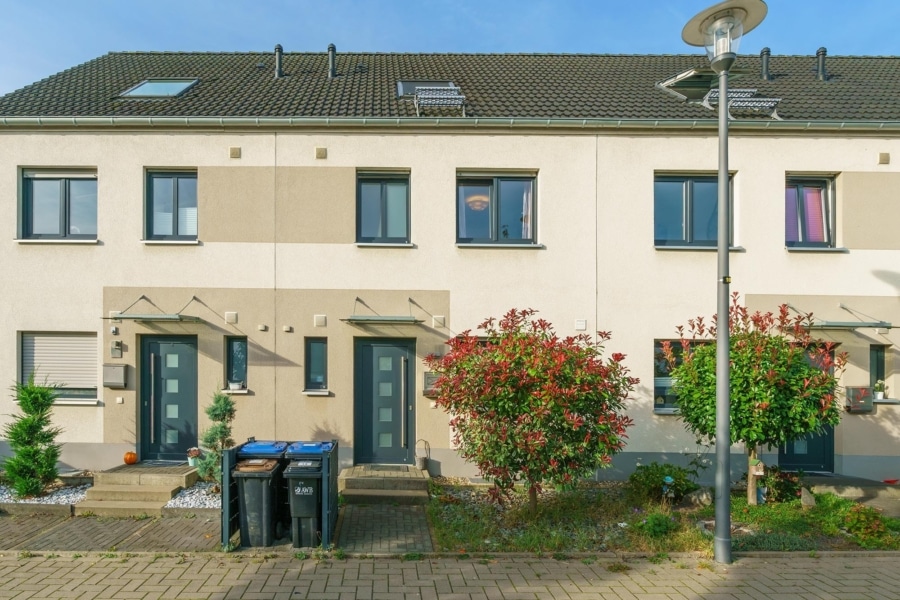 Modernes Einfamilienhaus in Köln-Roggendorf/Thenhoven: Ihr neues Zuhause für Familien und Paare - Vorderansicht