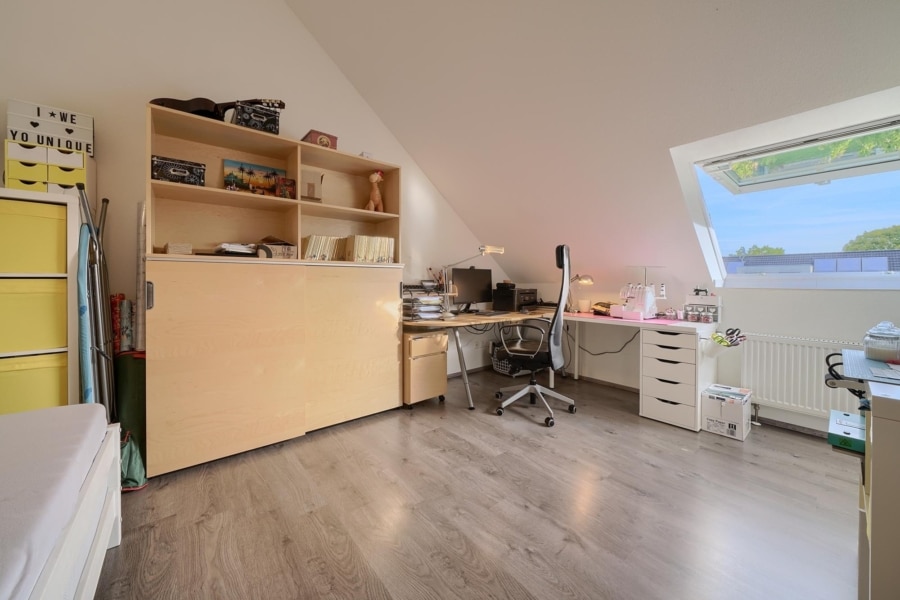 Modernes Einfamilienhaus in Köln-Roggendorf/Thenhoven: Ihr neues Zuhause für Familien und Paare - Büro - Dachgeschoss