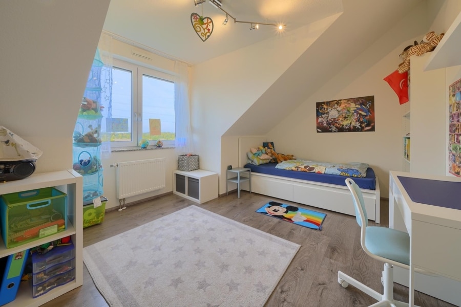 Modernes Einfamilienhaus in Köln-Roggendorf/Thenhoven: Ihr neues Zuhause für Familien und Paare - Kinderzimmer - Dachgeschoss
