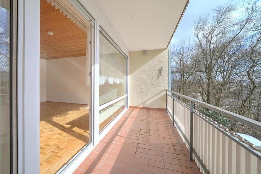 2-Zimmer-Eigentumswohnung mit Sonnenloggia in Herdecke am Schraberg - Balkon