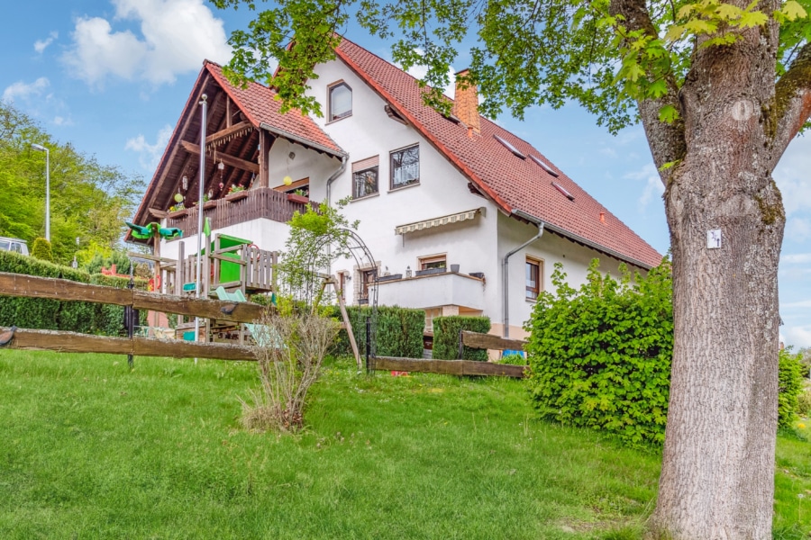 Charmante Maisonettewohnung mit eigenem Zugang in familiärem Ambiente in Niedererbach - Außenansicht