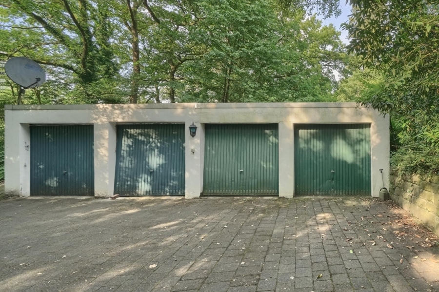 Stilvolle 4,5-Zimmer-Maisonette-Wohnung mit großzügiger Terrasse nahe dem Ahlenberg in Herdecke - Garage