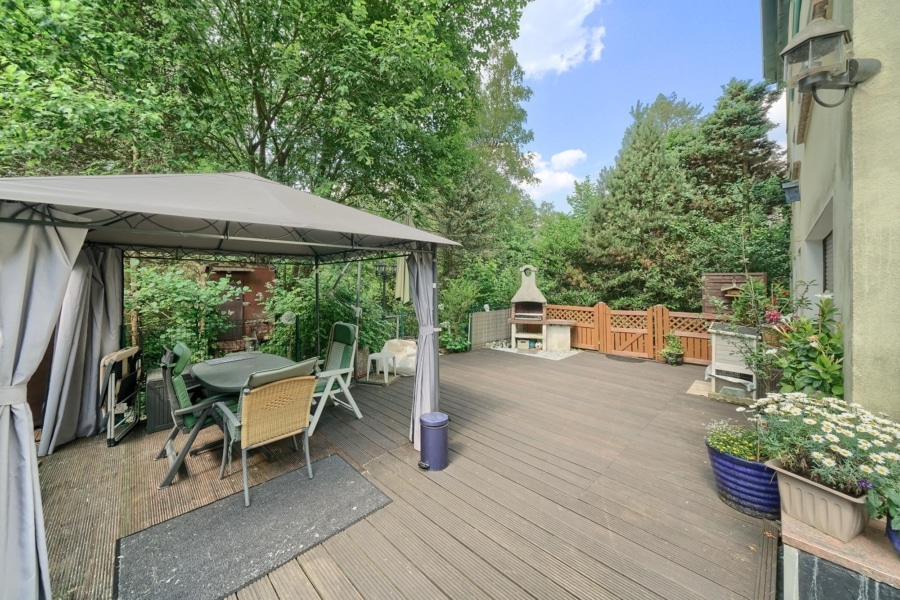 Stilvolle 4,5-Zimmer-Maisonette-Wohnung mit großzügiger Terrasse nahe dem Ahlenberg in Herdecke - Terrasse